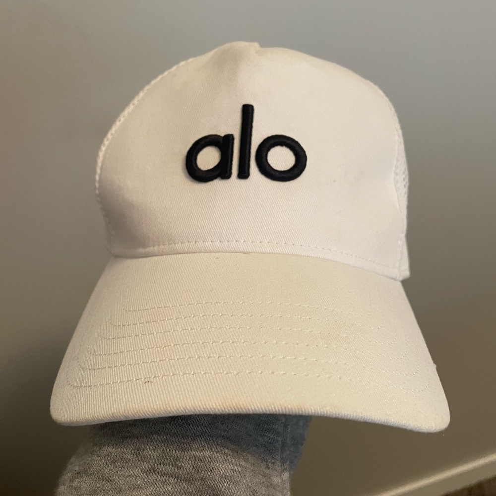 Alo Yoga District Trucker Hat